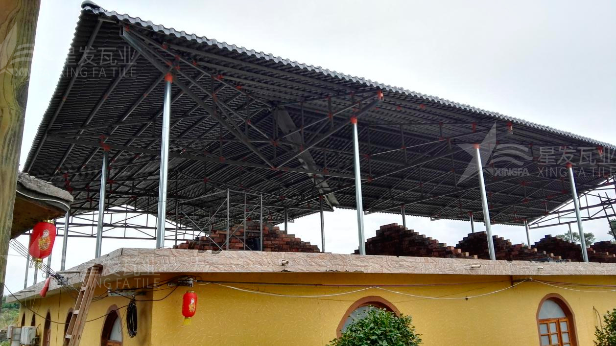 “鋼結(jié)構(gòu)+合成樹脂瓦”屋面建筑體系已被普遍應(yīng)用，促進行業(yè)發(fā)展