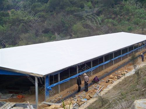 830型pvc采光波浪瓦 鋼結(jié)構(gòu)工程用防腐隔熱梯型復(fù)合瓦 昆明pvc瓦廠家銷售